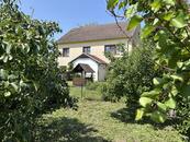  Nabízíme prodej rodinného vícegeneračního domu v obci Jevišovka, cena 7500000 CZK / objekt, nabízí 