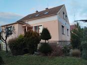 Nabízíme k prodeji samostatně stojící rodinný dům v oblíbené lokalitě Zastávka u Brna., cena 24000000 CZK / objekt, nabízí 