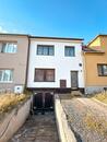 Prodej řadového patrového RD 4+1 Rajhradice u Brna, garáž, dvorek s hospodářským stavením, zahrada, cena 8490000 CZK / objekt, nabízí 