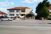 Prodej rodinného domu s možností podnikání, garáží, zahradou v Žebětíně, cena 24890000 CZK / objekt, nabízí 